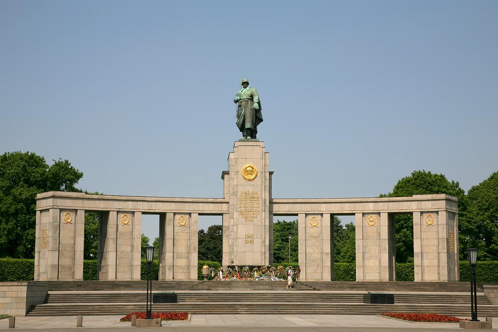 Sowjetisches Ehrenmal (Tiergarten).jpg